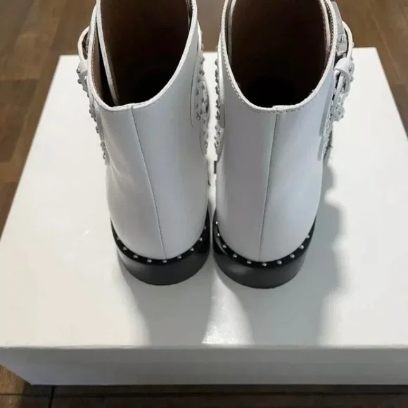 GIVENCHY PARIS White Leather studded Ankle Boots Sz 38.5.

To Lust For!!! - Picture 7 of 10